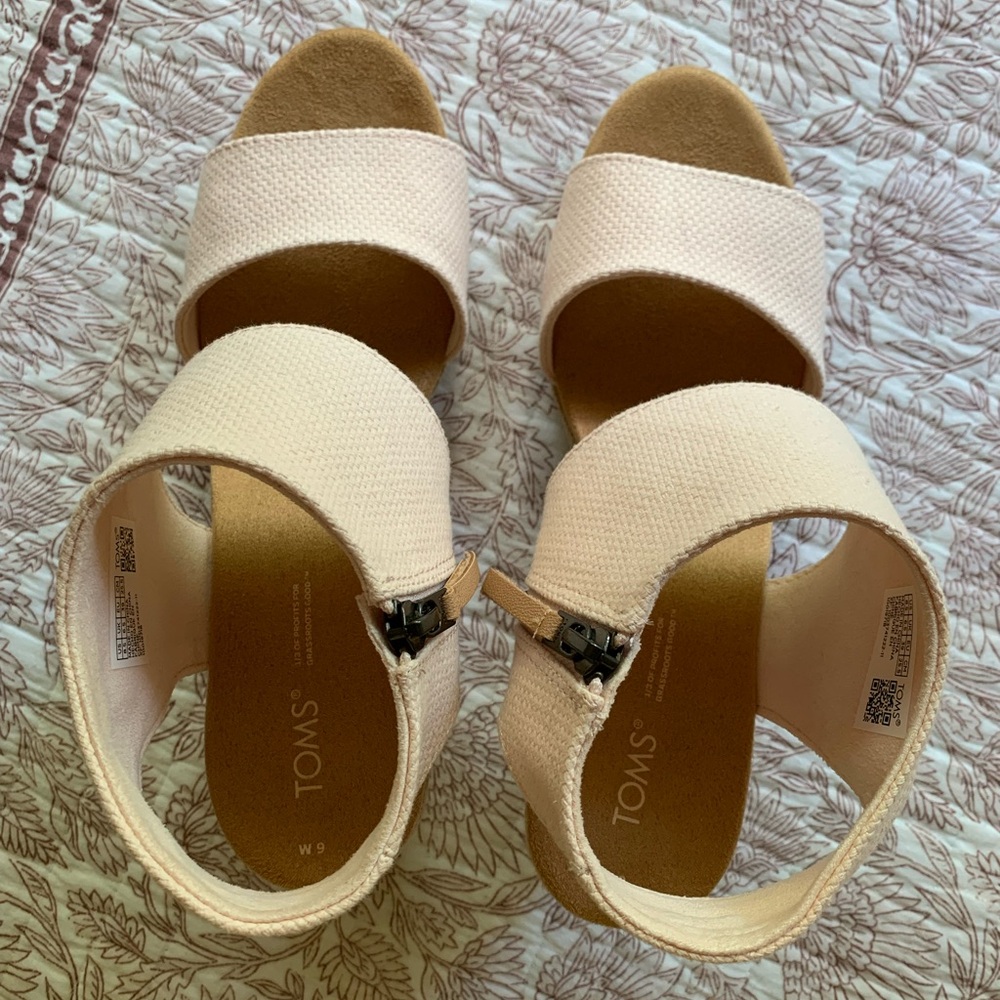 NWOT TOMS Women's Majorca Wedge Sandals in Dusty Peach - Picture 3 of 7